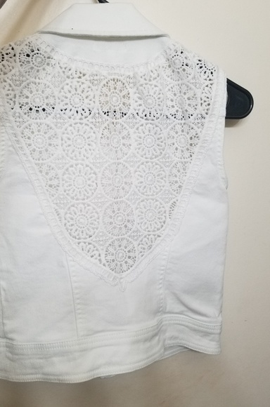 Sleeveless jean jacket - Picture 2 of 3